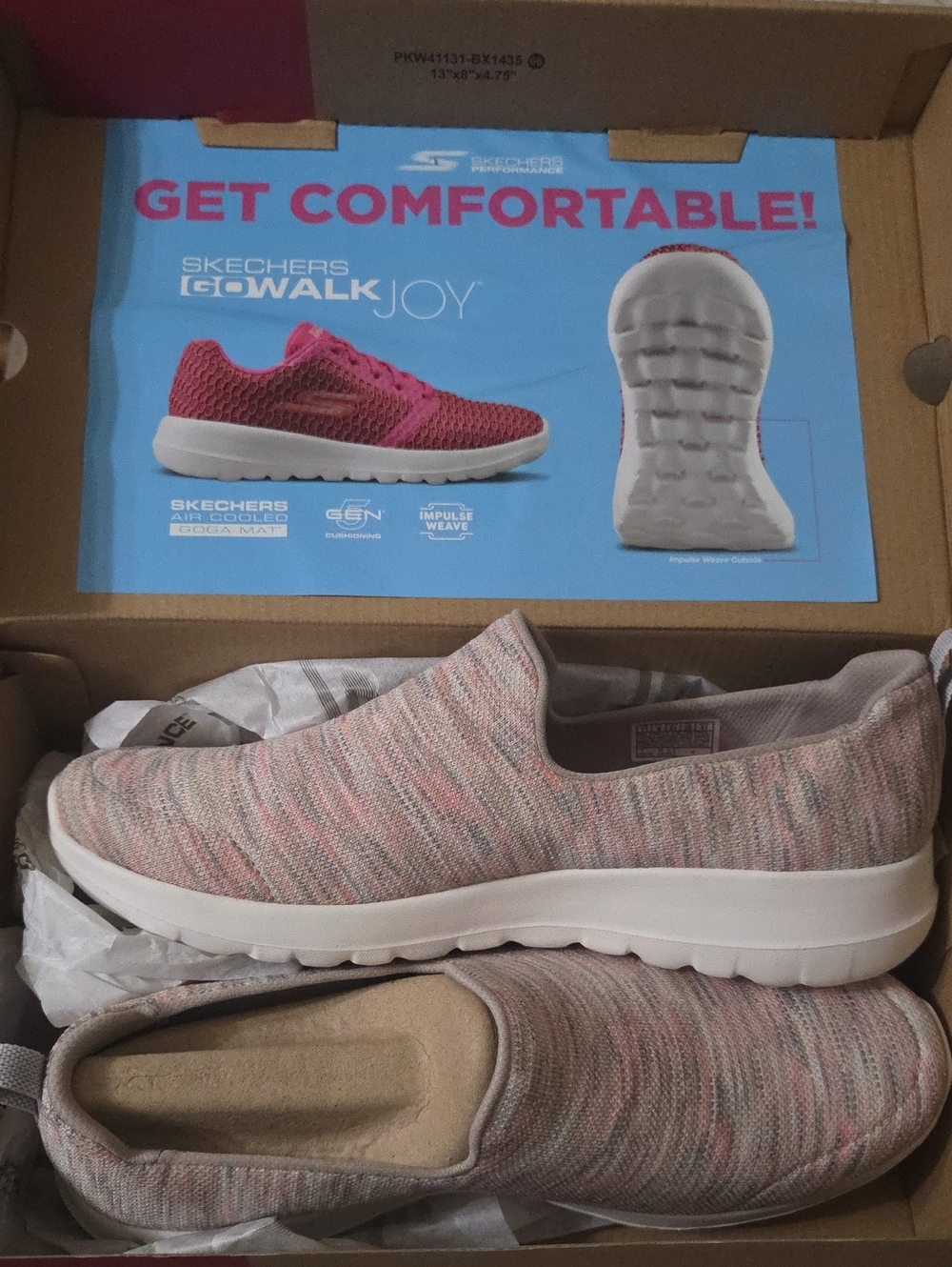 Skechers slip-on sneakers in pink and cream knit